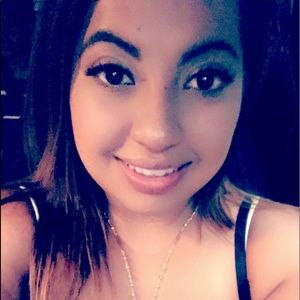 Meet your Posher, Claudia